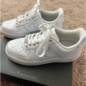 White Nike Air Force 1